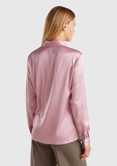  Kadın Pembe Viskoz Karışımlı Gizli Düğmeli Sivri Yaka Saten Gömlek