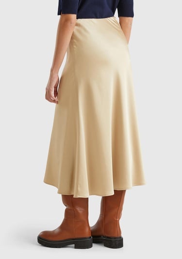  Kadın Bej Viskoz Karışımlı Ucu Fırfırlı Saten Görünümlü Midi Etek
