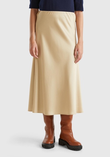  Kadın Bej Viskoz Karışımlı Ucu Fırfırlı Saten Görünümlü Midi Etek