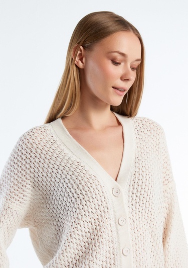  Kadın Krem %100 Pamuk Tamamı Desenli Önü Düğmeli Hırka