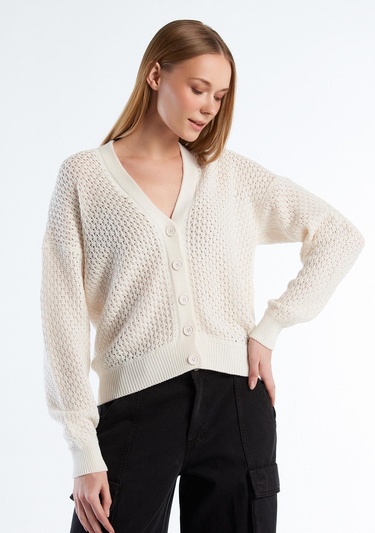  Kadın Krem %100 Pamuk Tamamı Desenli Önü Düğmeli Hırka