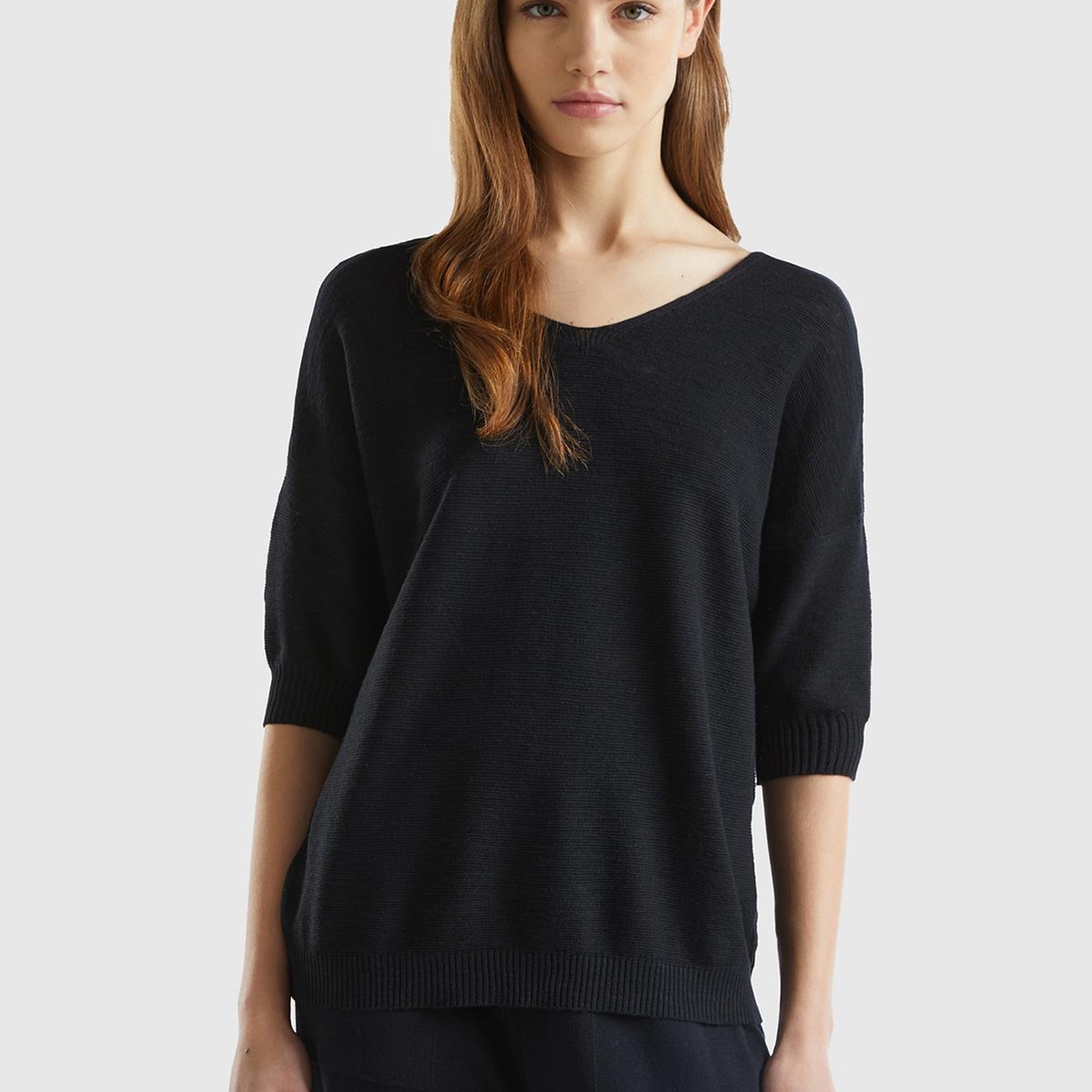 Kadın Siyah Pamuk Keten Karışımlı Kolları Büzgülü V Yaka Kazak