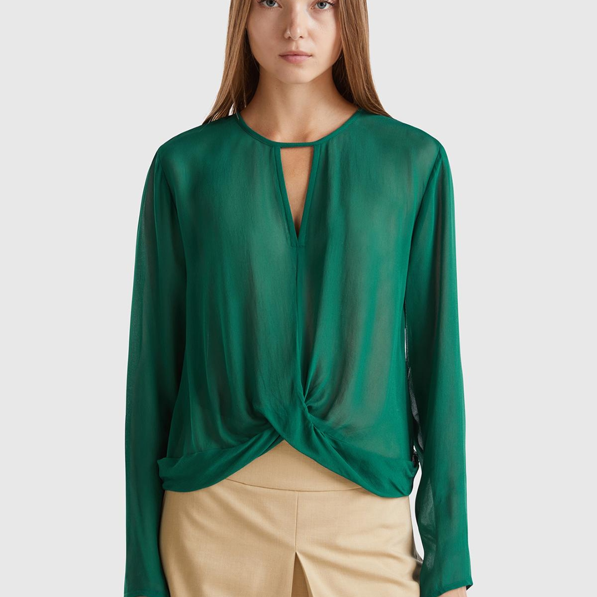 Kadın Koyu Yeşil %100 Viskoz Etek Ucu Büzgü Detaylı Uzun Kollu V Yaka Bluz