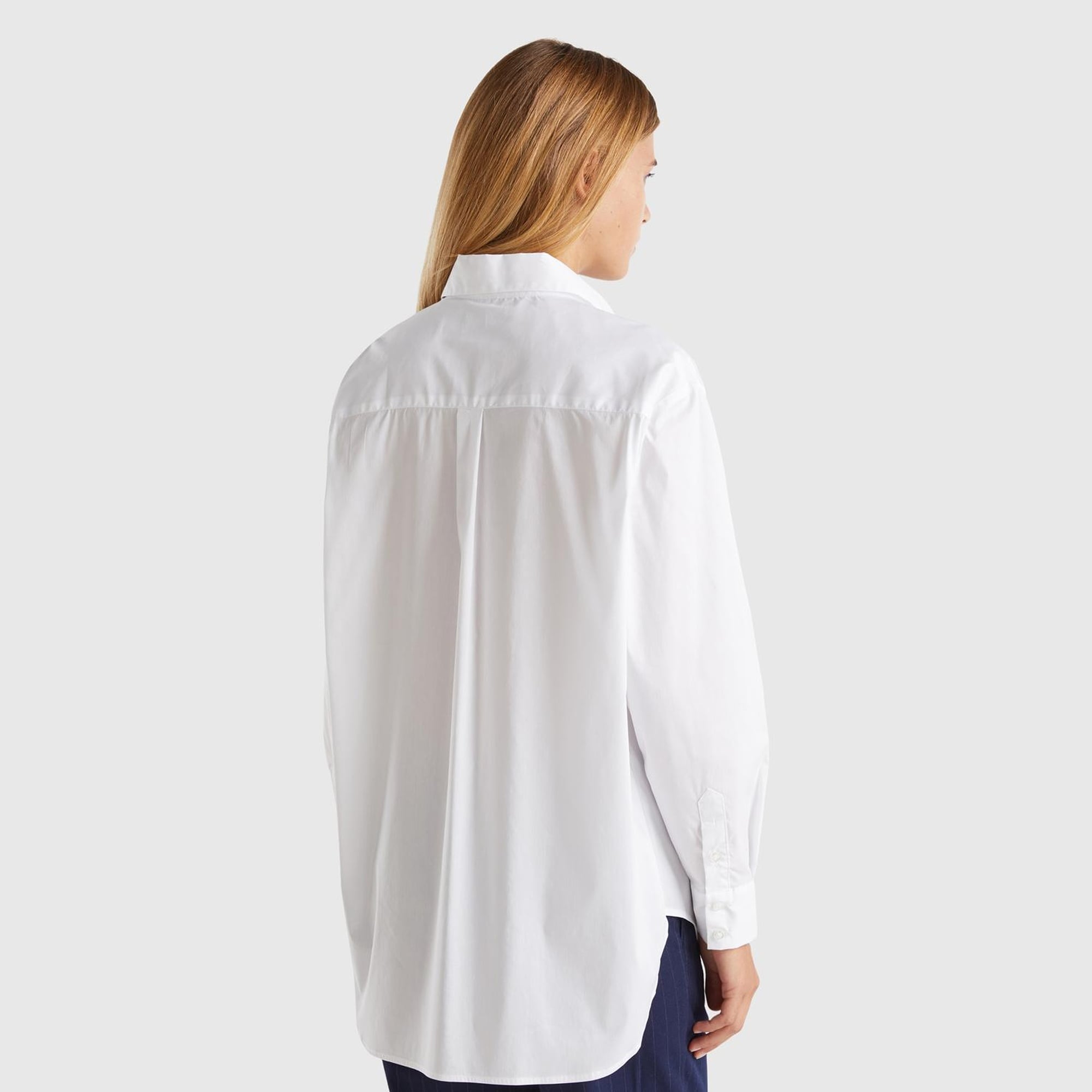 Kadın Beyaz Pamuk Karışımlı Uzun Kollu Sivri Yaka Poplin Gömlek