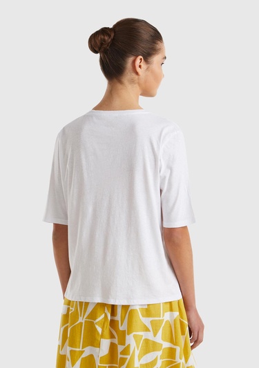  Kadın Beyaz Pamuk Keten Karışımlı V Yaka Rahat Kesim T-Shirt