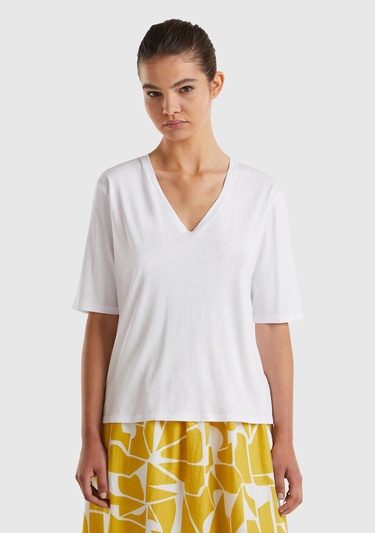  Kadın Beyaz Pamuk Keten Karışımlı V Yaka Rahat Kesim T-Shirt