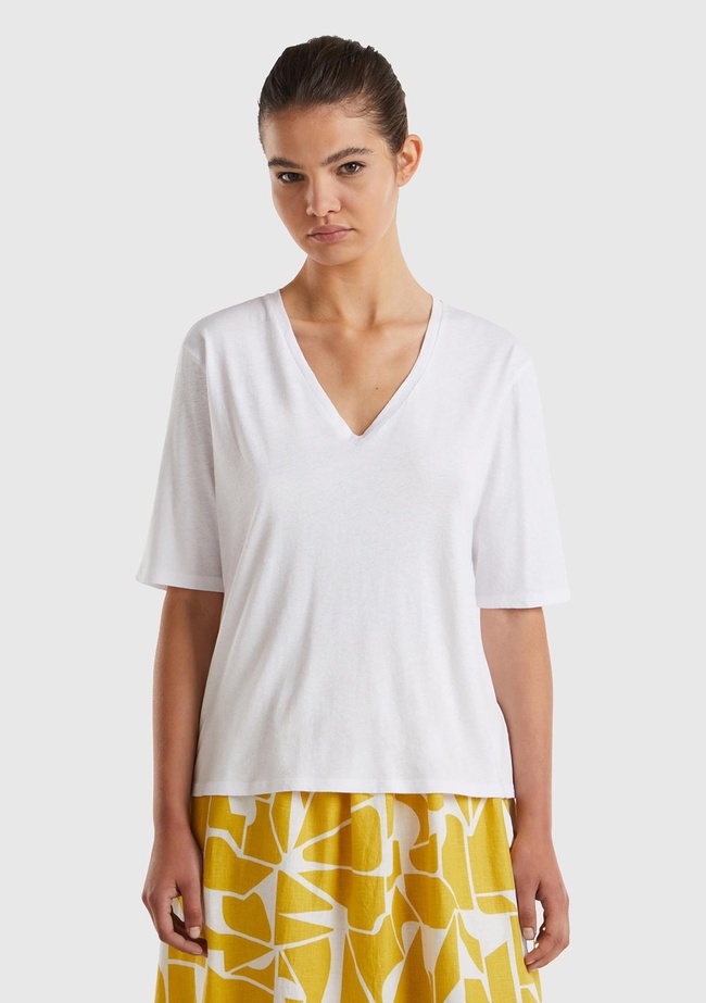  Kadın Beyaz Pamuk Keten Karışımlı V Yaka Rahat Kesim T-Shirt