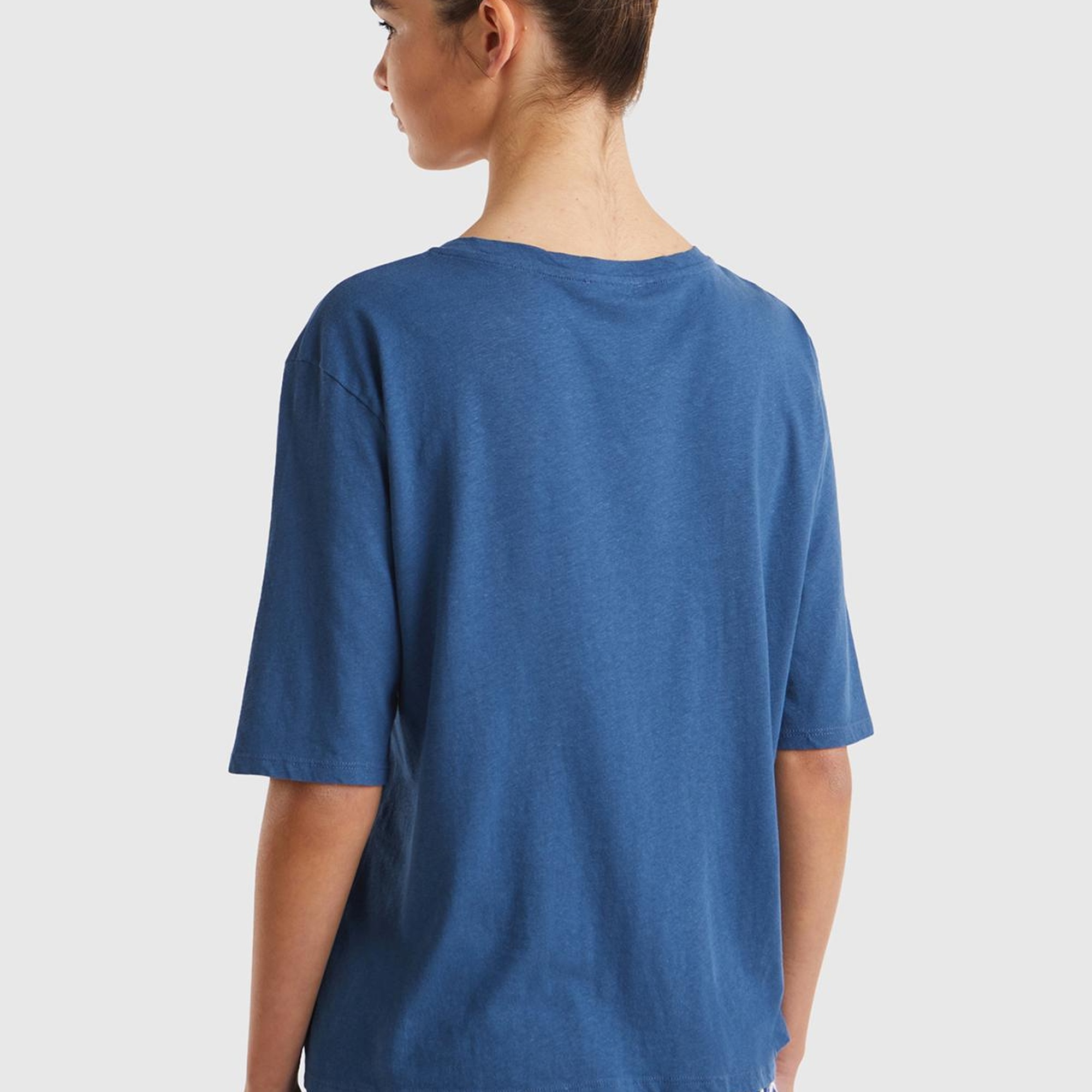 Kadın Gece Mavisi Pamuk Keten Karışımlı V Yaka Rahat Kesim T-Shirt