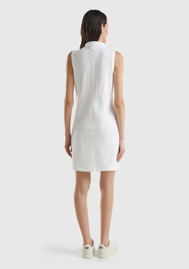  Kadın Beyaz Pamuk Karışımlı Göğsü Logo İşlemeli Düğmeli Polo Yaka Elbise