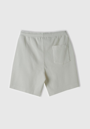  Erkek Krem %100 Pamuk Arka Yama Cebi Logo Detaylı Dokulu Bermuda Şort