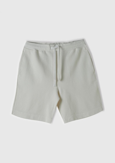  Erkek Krem %100 Pamuk Arka Yama Cebi Logo Detaylı Dokulu Bermuda Şort