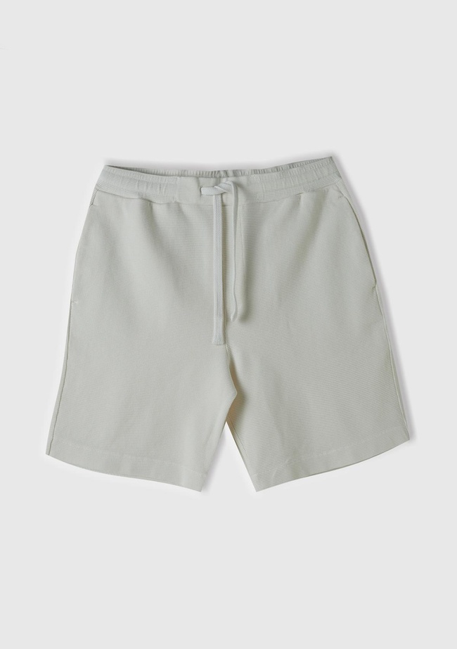  Erkek Krem %100 Pamuk Arka Yama Cebi Logo Detaylı Dokulu Bermuda Şort