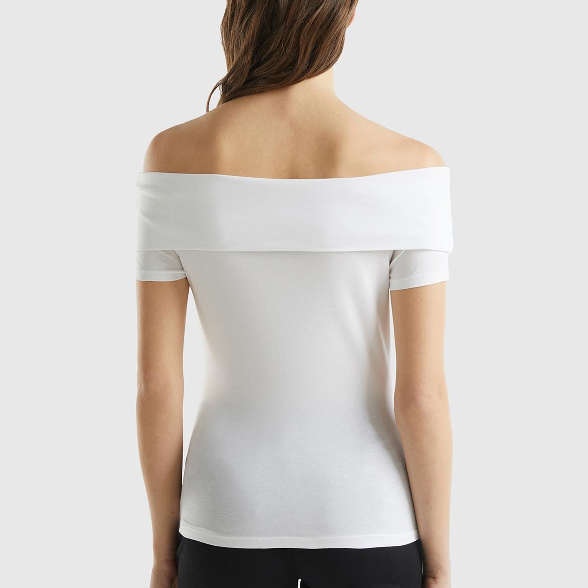 Kadın Beyaz Pamuk Karışımlı Beli Daralan Kısa Kollu Şal Yaka T-shirt