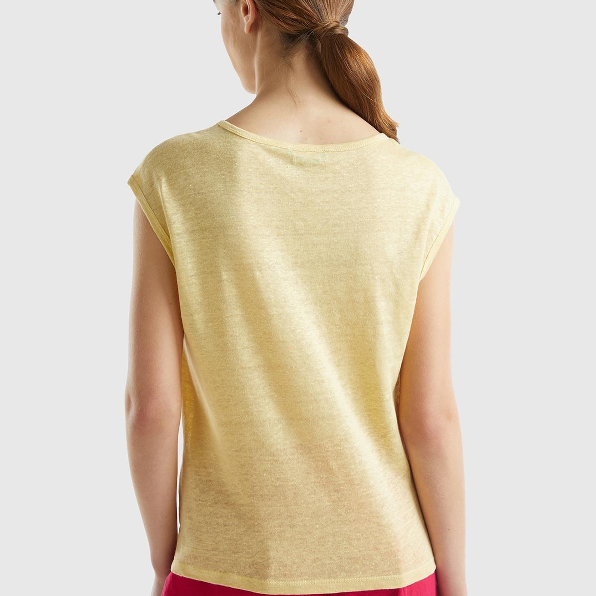 Kadın Açık Sarı %100 Keten Rahat Kalıp Geniş Bisiklet Yaka Kolsuz T-Shirt