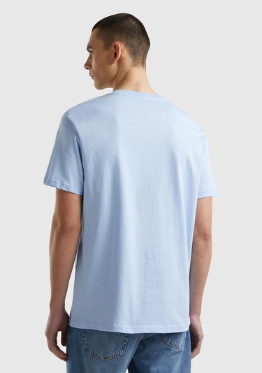  Erkek Açık Mavi %100 Koton Benetton Logolu Bisiklet Yaka T-Shirt