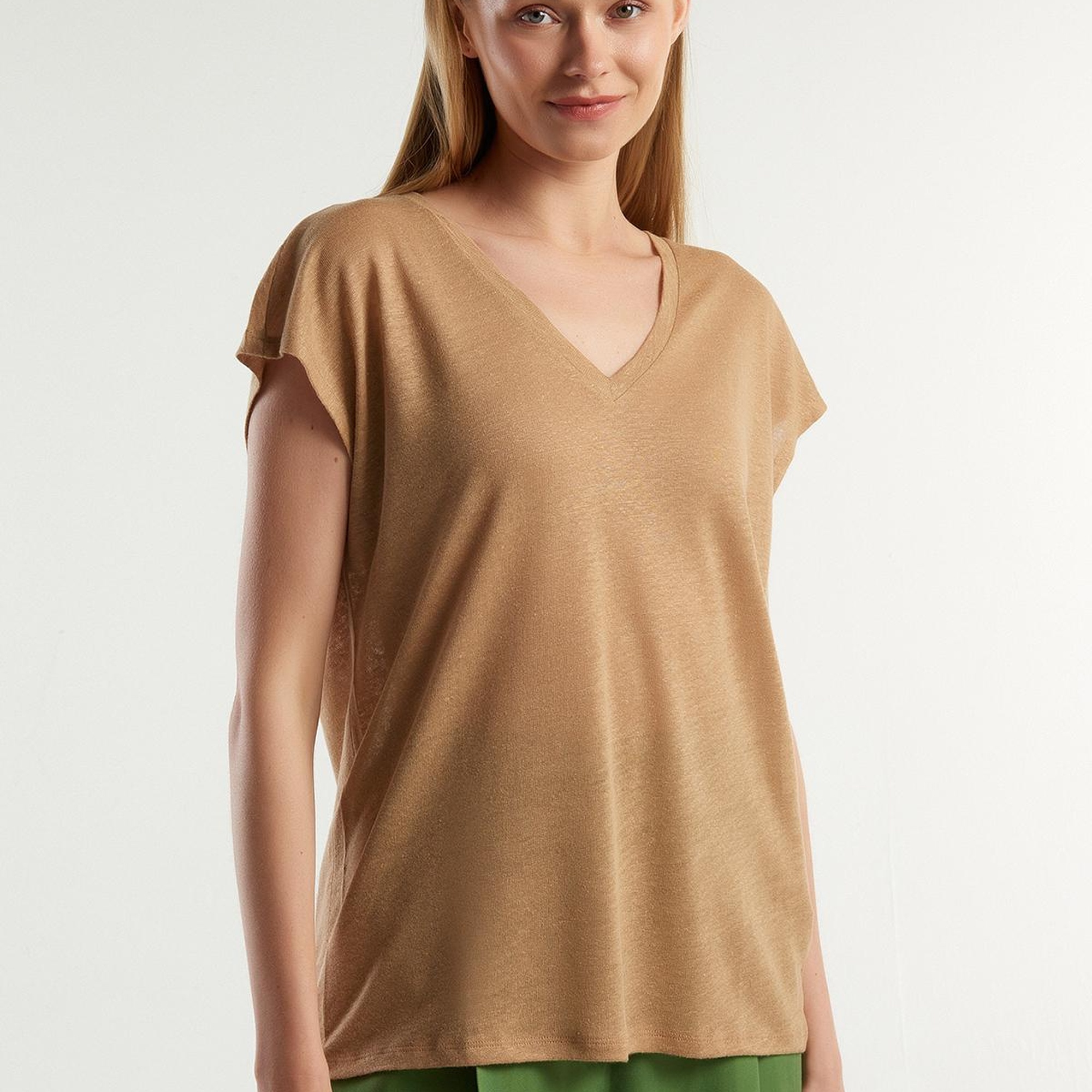 Kadın Taba %100 Keten Rahat Kalıp Derin V Yaka Kolsuz T-Shirt