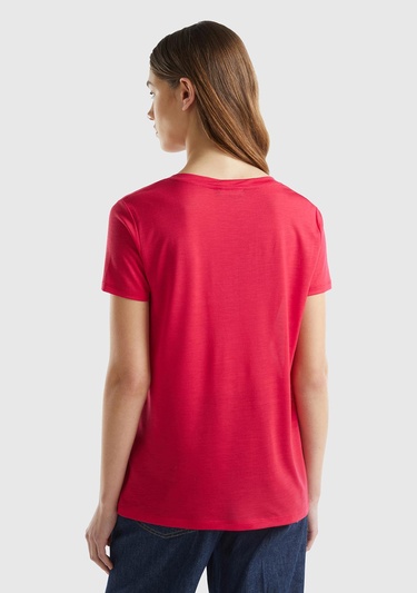  Kadın Vişne %100 Liyosel V Yaka T-Shirt