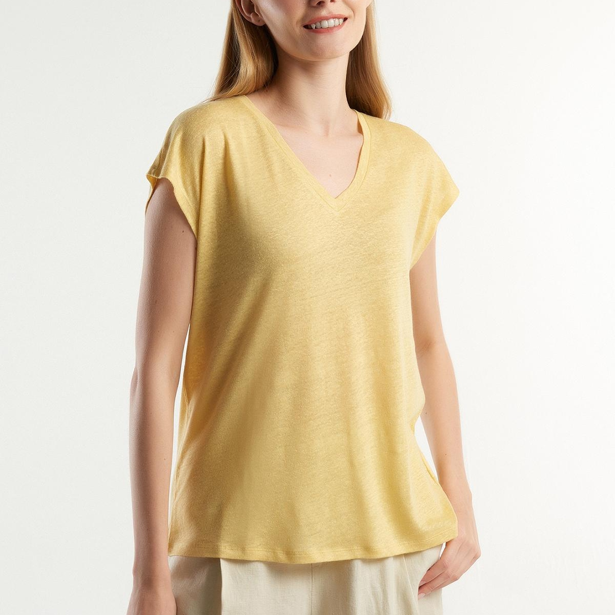 Kadın Açık Sarı %100 Keten Rahat Kalıp Derin V Yaka Kolsuz T-Shirt