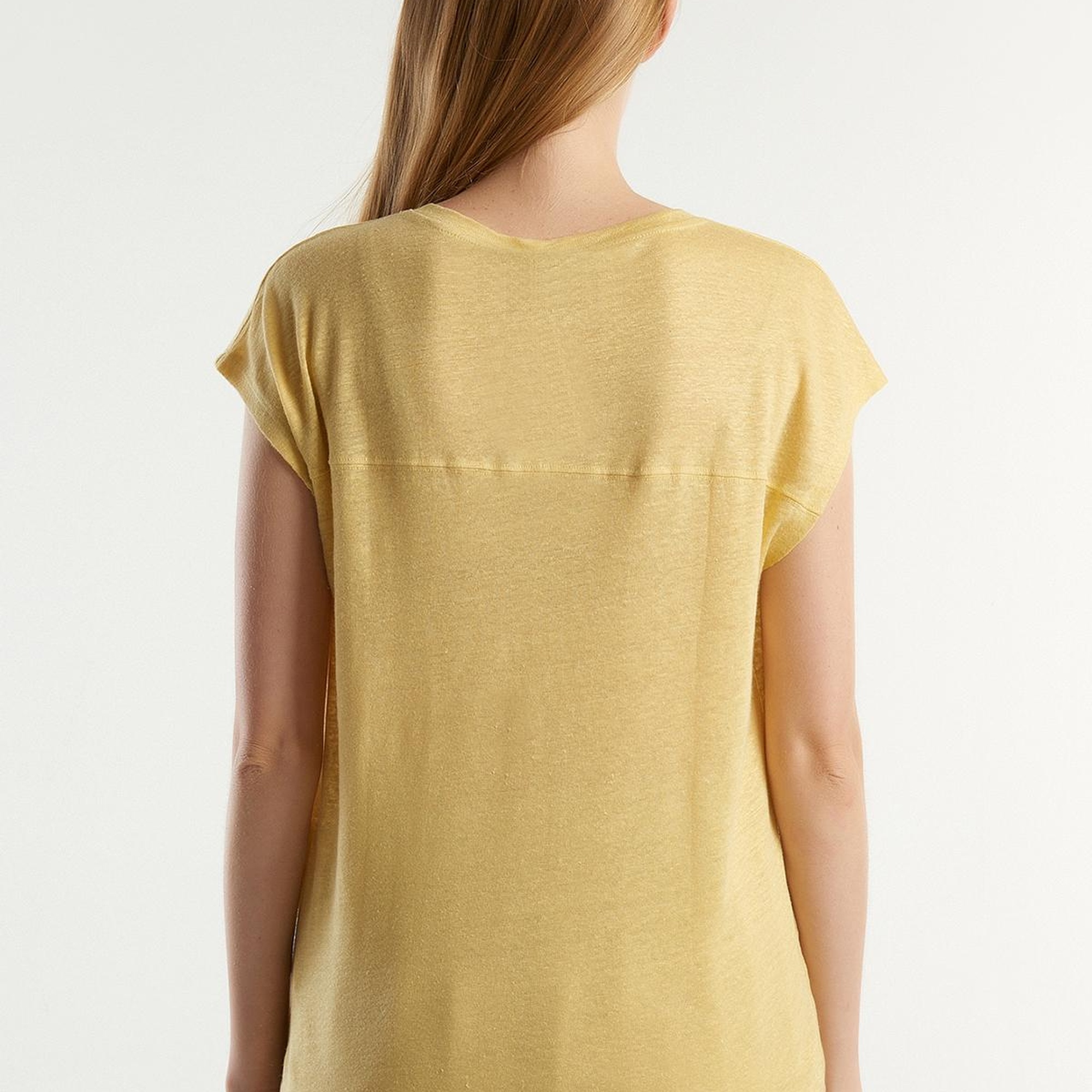 Kadın Açık Sarı %100 Keten Rahat Kalıp Derin V Yaka Kolsuz T-Shirt