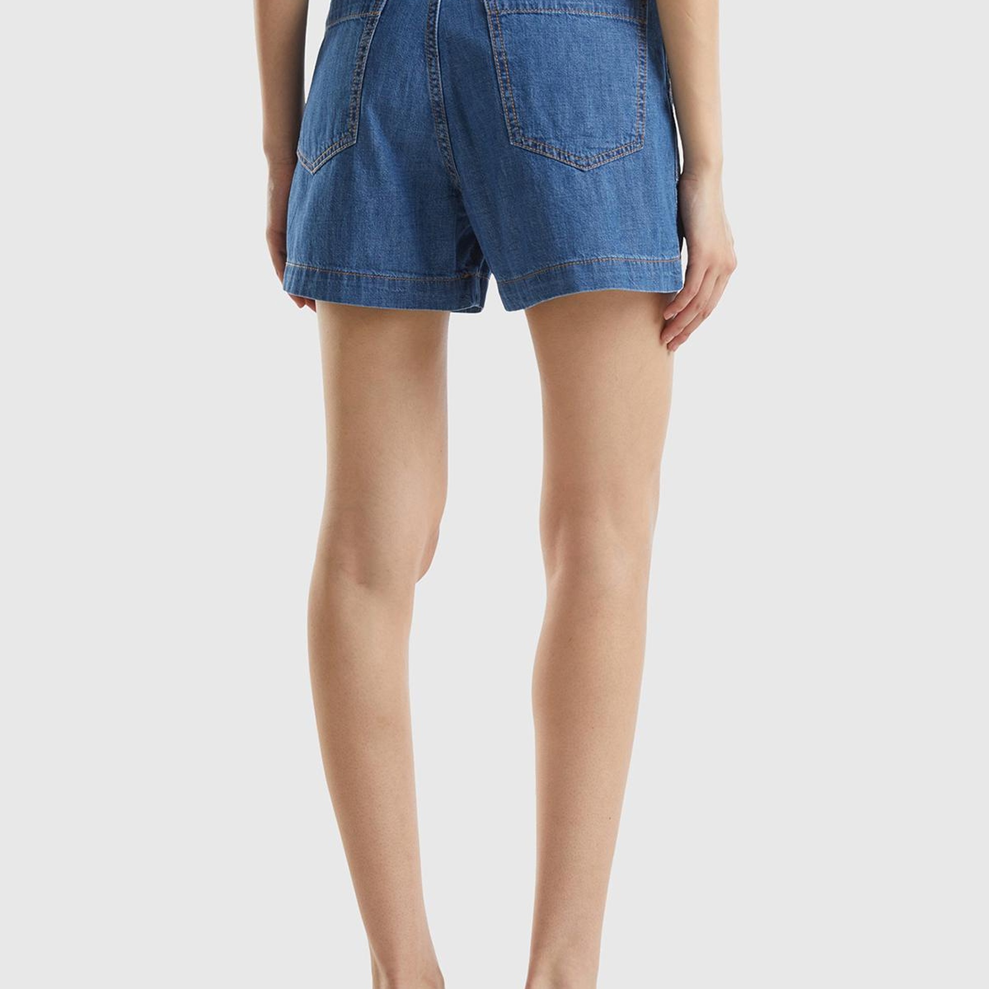 Kadın Açık Mavi %100 Pamuk Arkası Logo Detaylı 5 Cepli Yüksek Bel Denim Şort