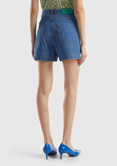  Kadın Açık Mavi %100 Pamuk Arkası Logo Detaylı 5 Cepli Yüksek Bel Denim Şort