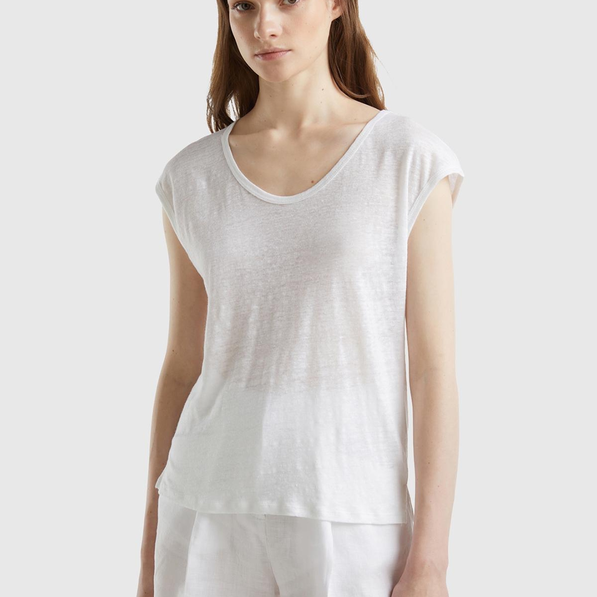 Kadın Beyaz %100 Keten Rahat Kalıp Geniş Bisiklet Yaka Kolsuz T-Shirt