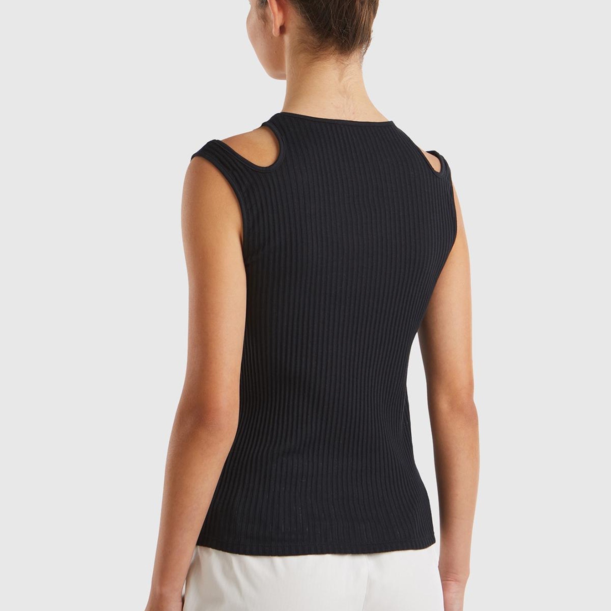 Kadın Siyah %100 Pamuk Omuzları Kesik Detaylı Ribanalı Atlet