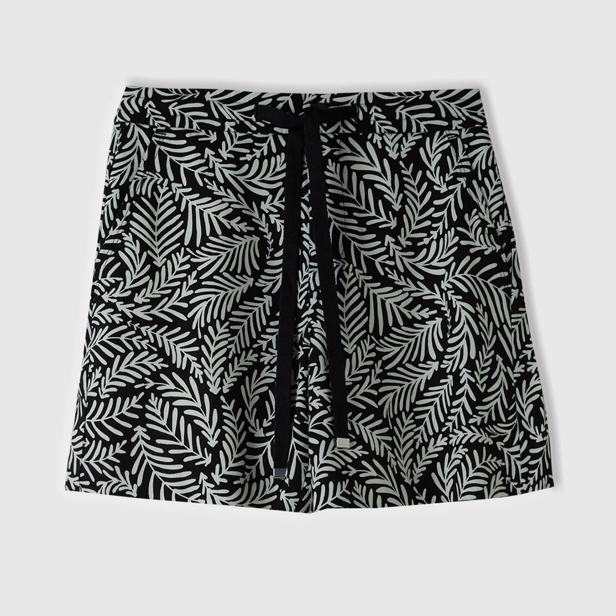 Kadın Siyah-Beyaz %100 Liyosel Tamamı Desenli 2 Cepli Beli İpli Bermuda Şort