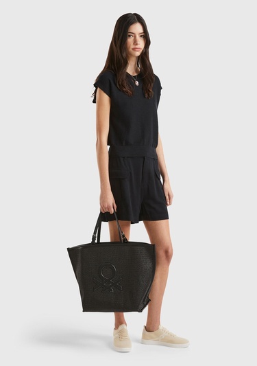  Kadın Siyah %100 Viskoz Arkası Logo Etiketli Yama Cepli Şort