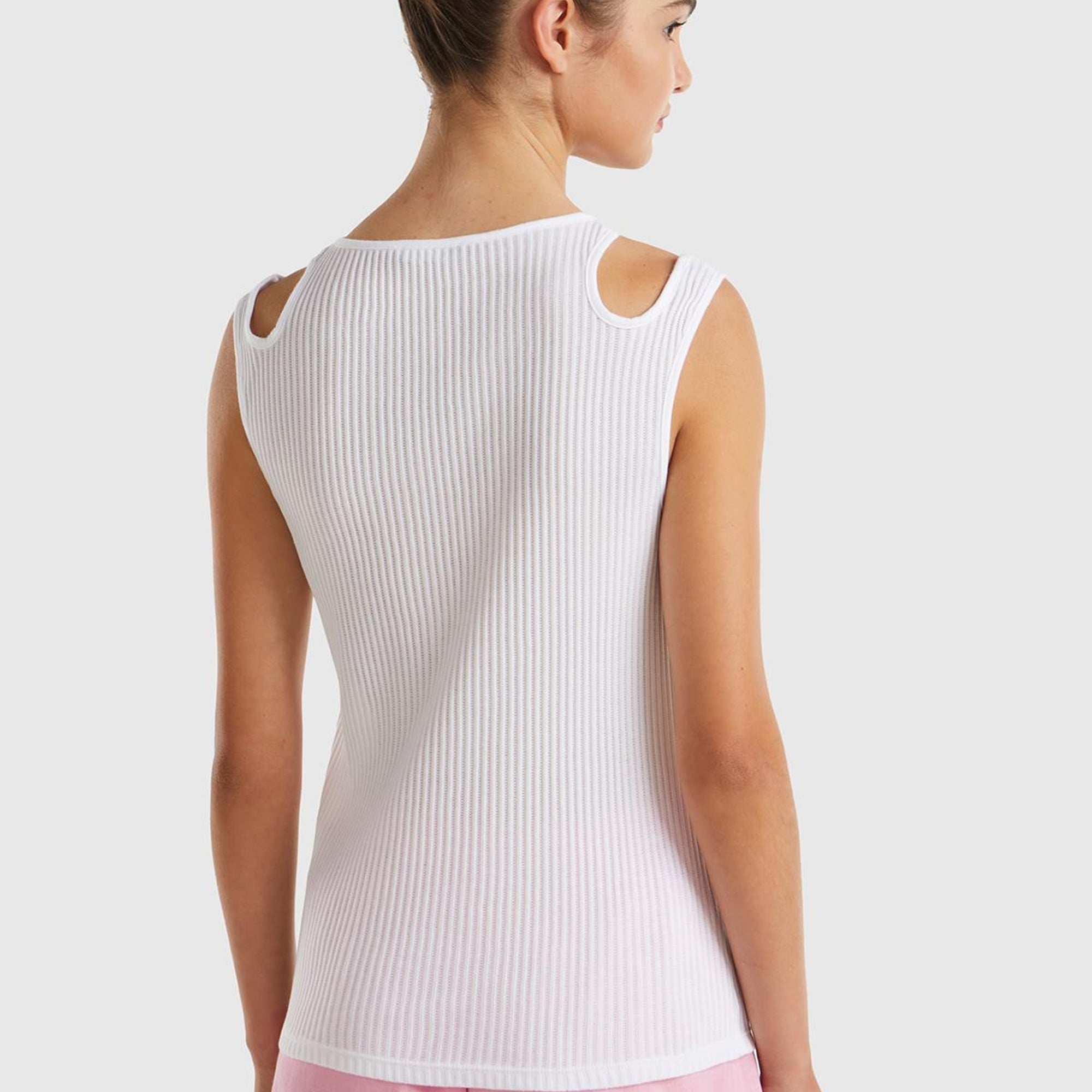 Kadın Beyaz %100 Pamuk Omuzları Kesik Detaylı Ribanalı Atlet