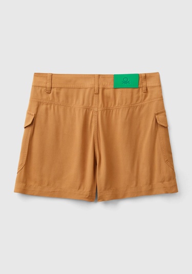  Kadın Taba %100 Viskoz Arkası Logo Etiketli Yama Cepli Şort