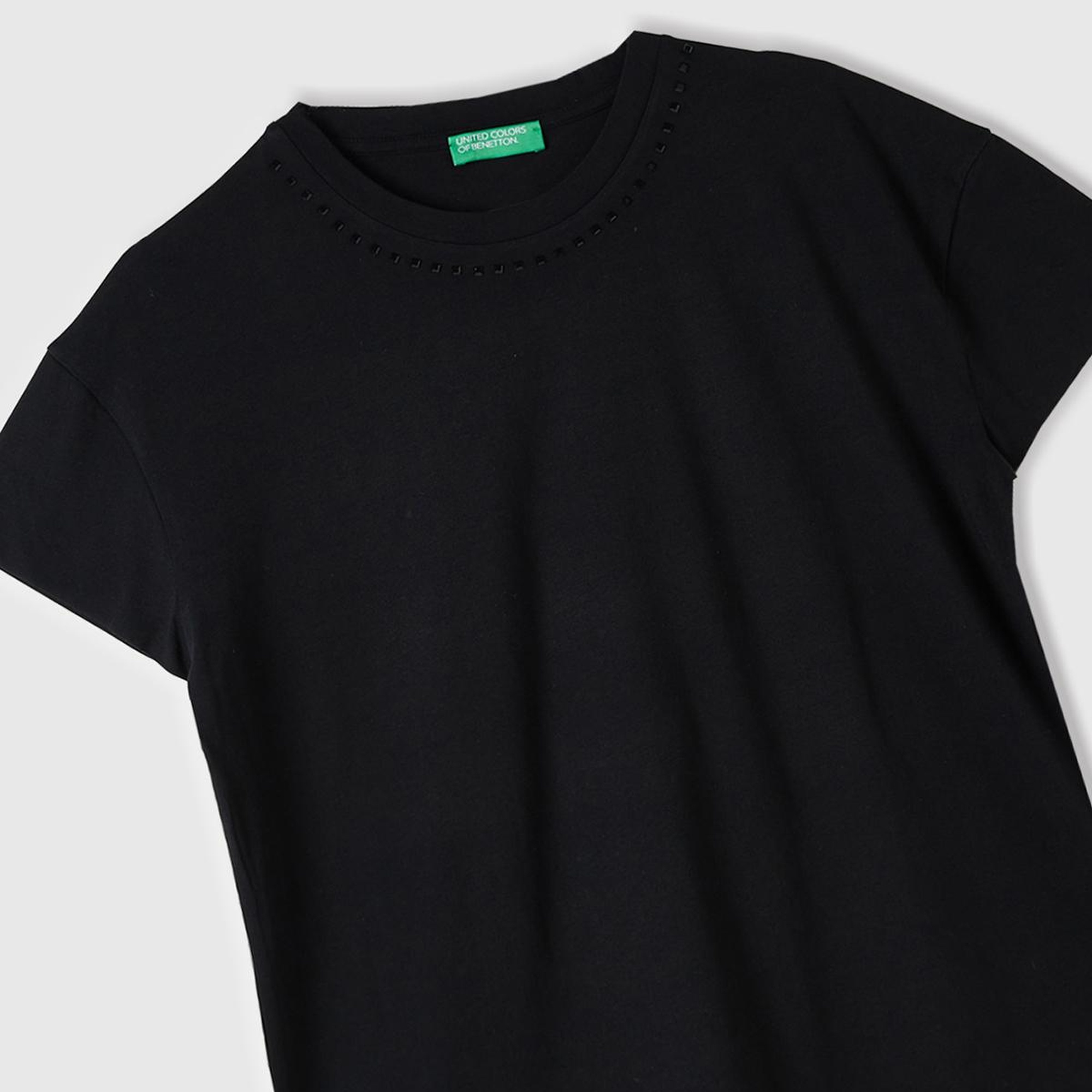 Kadın Siyah %100 Pamuk Yakası ve Etek Ucu Motifli Bisiklet Yaka T-Shirt