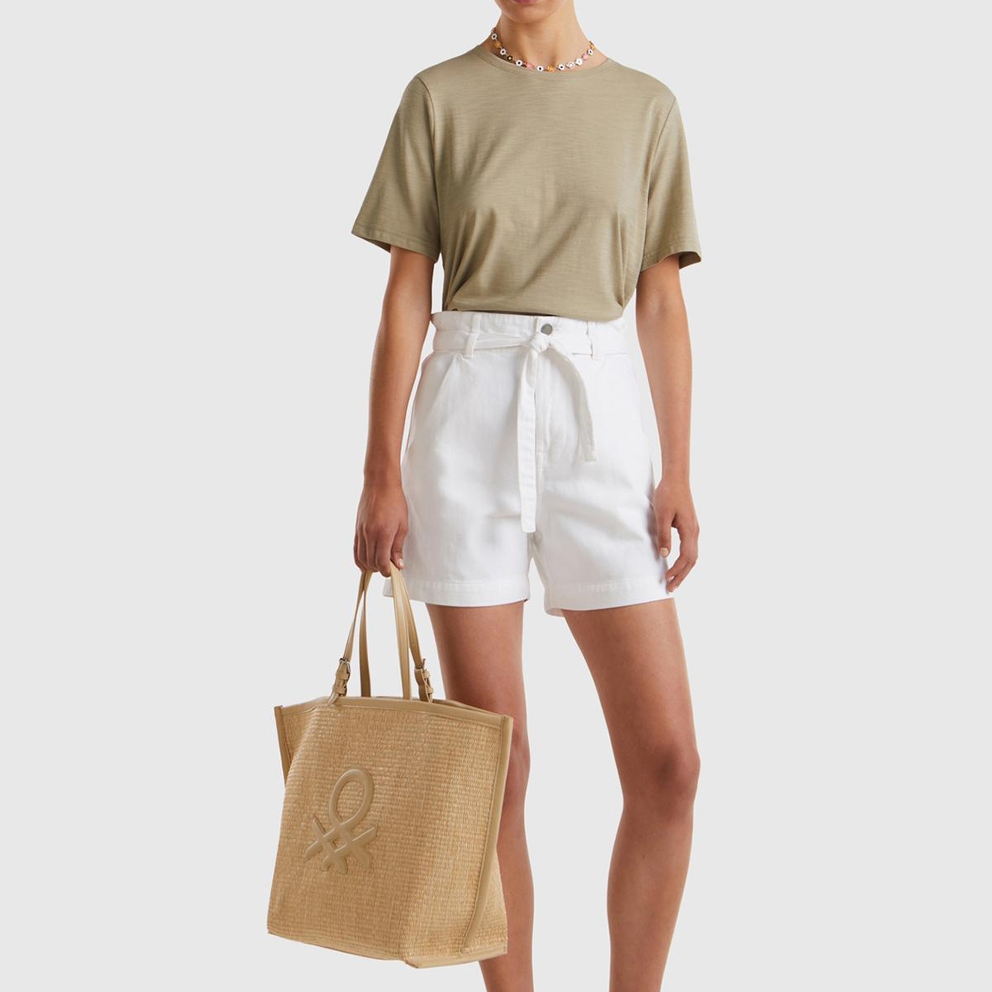 Kadın Beyaz %100 Pamuk 2 Cepli Kemer Detaylı Beli Büzgülü Bermuda Şort