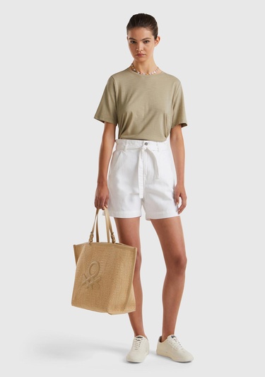  Kadın Beyaz %100 Pamuk 2 Cepli Kemer Detaylı Beli Büzgülü Bermuda Şort