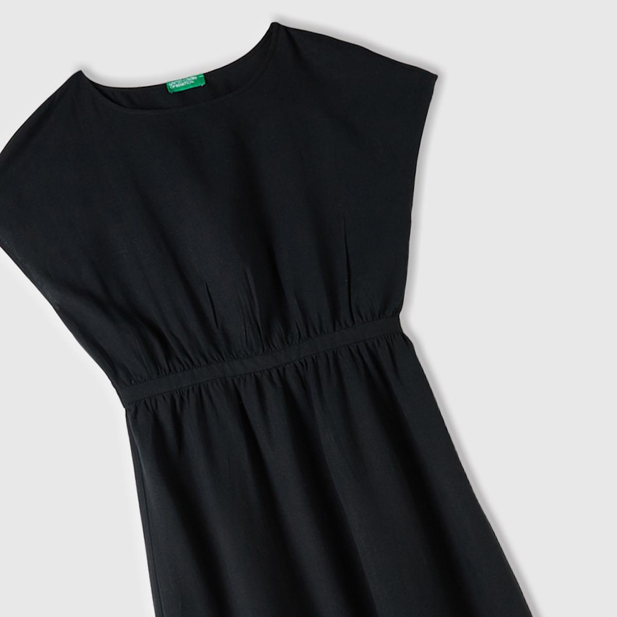 Kadın Siyah Liyosel ve Keten Karışımlı Beli Büzgülü Kayık Yaka Elbise