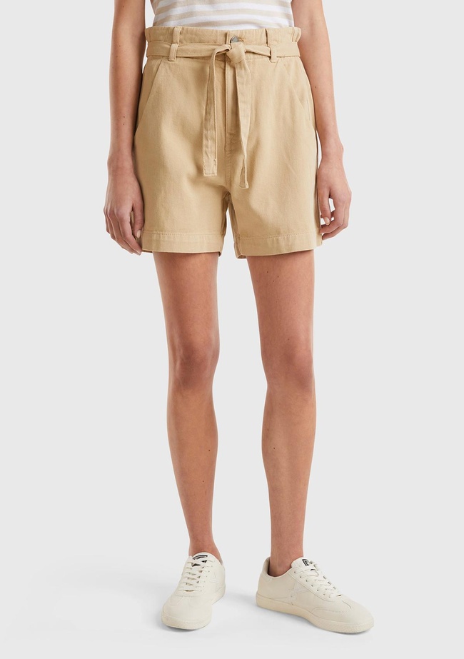  Kadın Bej %100 Pamuk 2 Cepli Kemer Detaylı Beli Büzgülü Bermuda Şort