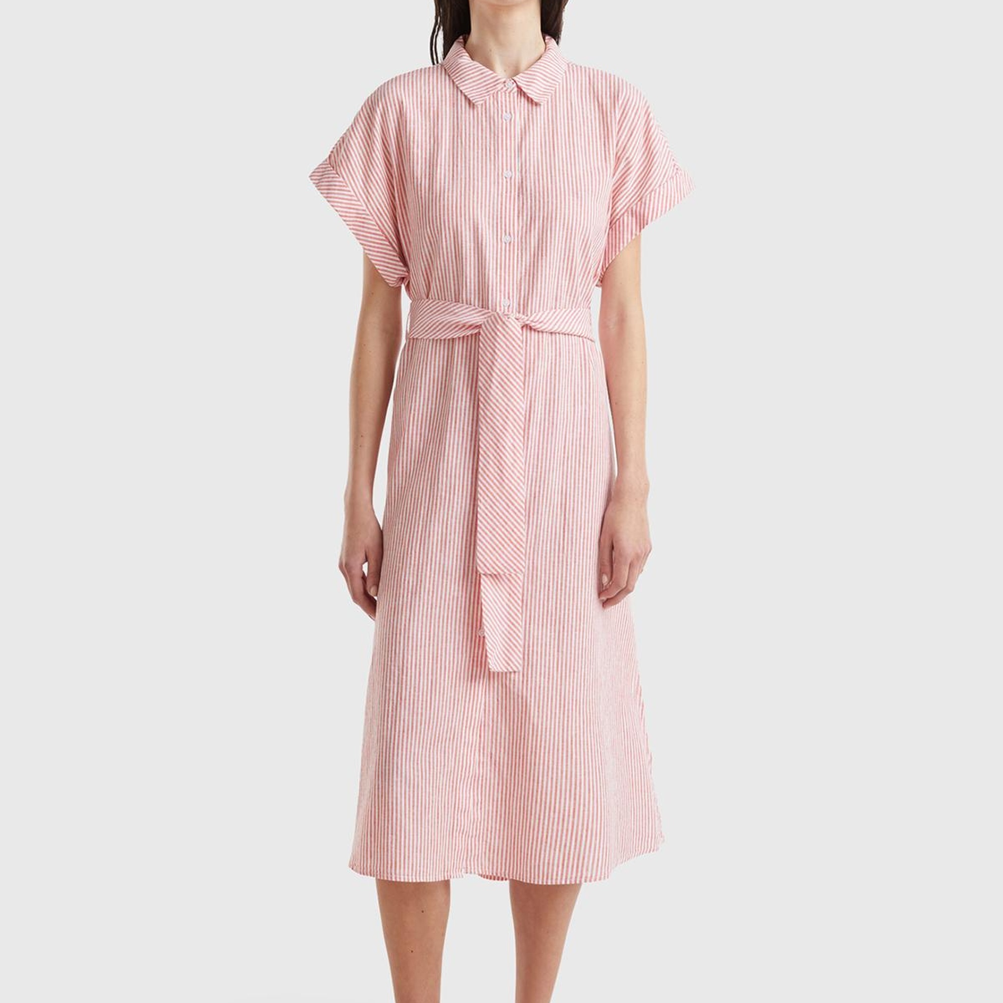 Kadın Kırmızı Keten Karışımlı Beli Bağlamlı Önü Düğmeli Yırtmaçlı Elbise