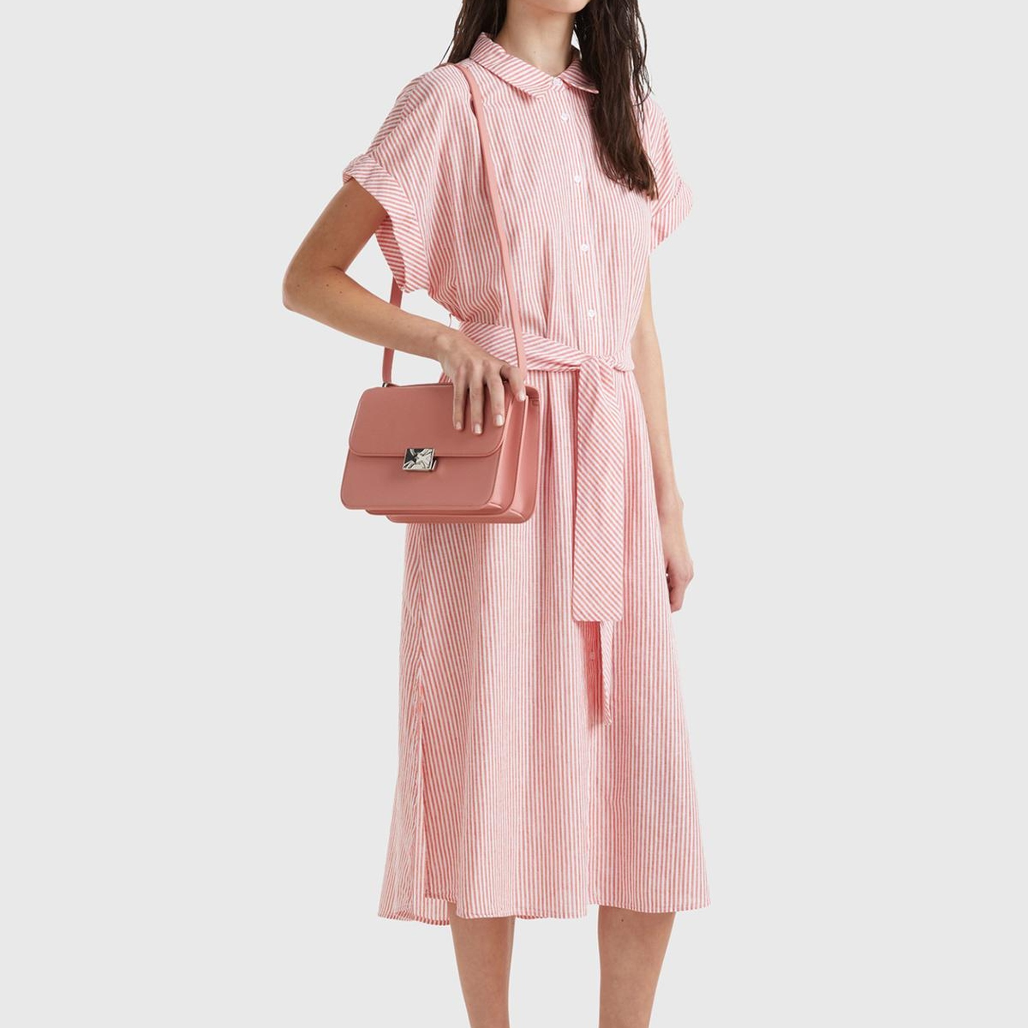 Kadın Kırmızı Keten Karışımlı Beli Bağlamlı Önü Düğmeli Yırtmaçlı Elbise