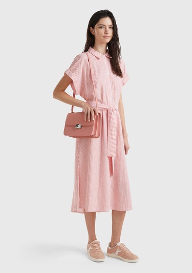  Kadın Kırmızı Keten Karışımlı Beli Bağlamlı Önü Düğmeli Yırtmaçlı Elbise