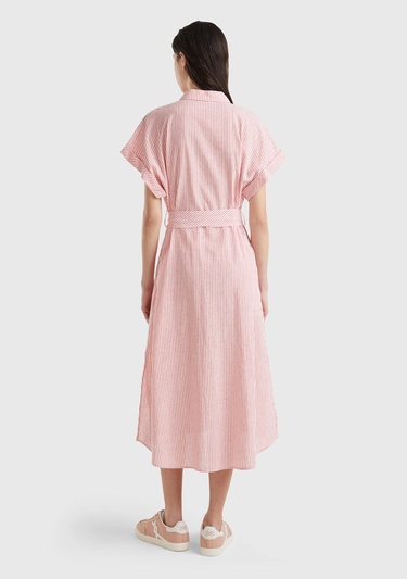  Kadın Kırmızı Keten Karışımlı Beli Bağlamlı Önü Düğmeli Yırtmaçlı Elbise