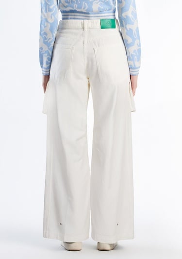  Kadın Krem %100 Pamuk Arkası Logo Etiketli Yama Cepli Bol Pantolon