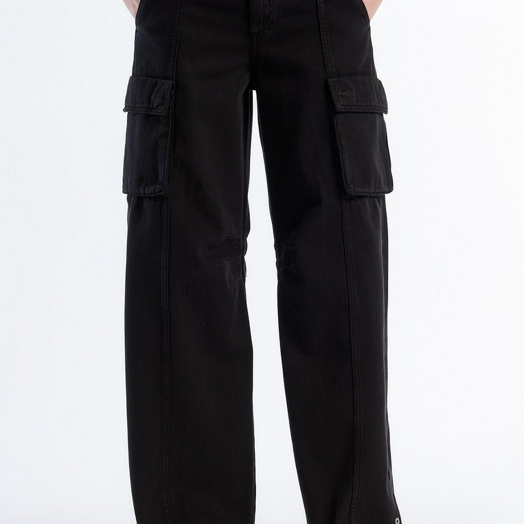 Kadın Siyah %100 Pamuk Arkası Logo Etiketli Yama Cepli Bol Pantolon