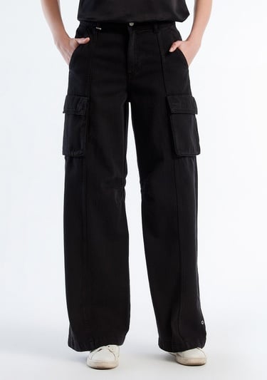  Kadın Siyah %100 Pamuk Arkası Logo Etiketli Yama Cepli Bol Pantolon