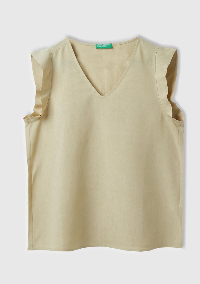  Kadın Bej Liyosel ve Keten Karışımlı Geniş Kesim V Yaka Bluz