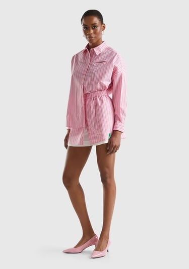  Kadın Pembe Düğmeli Önü Logo Detaylı Beli Büzgülü Çizgili Şort Etek