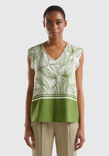  Kadın Yeşil Mix Liyosel ve Keten Karışımlı Baskılı Düz Kesim V Yaka Bluz