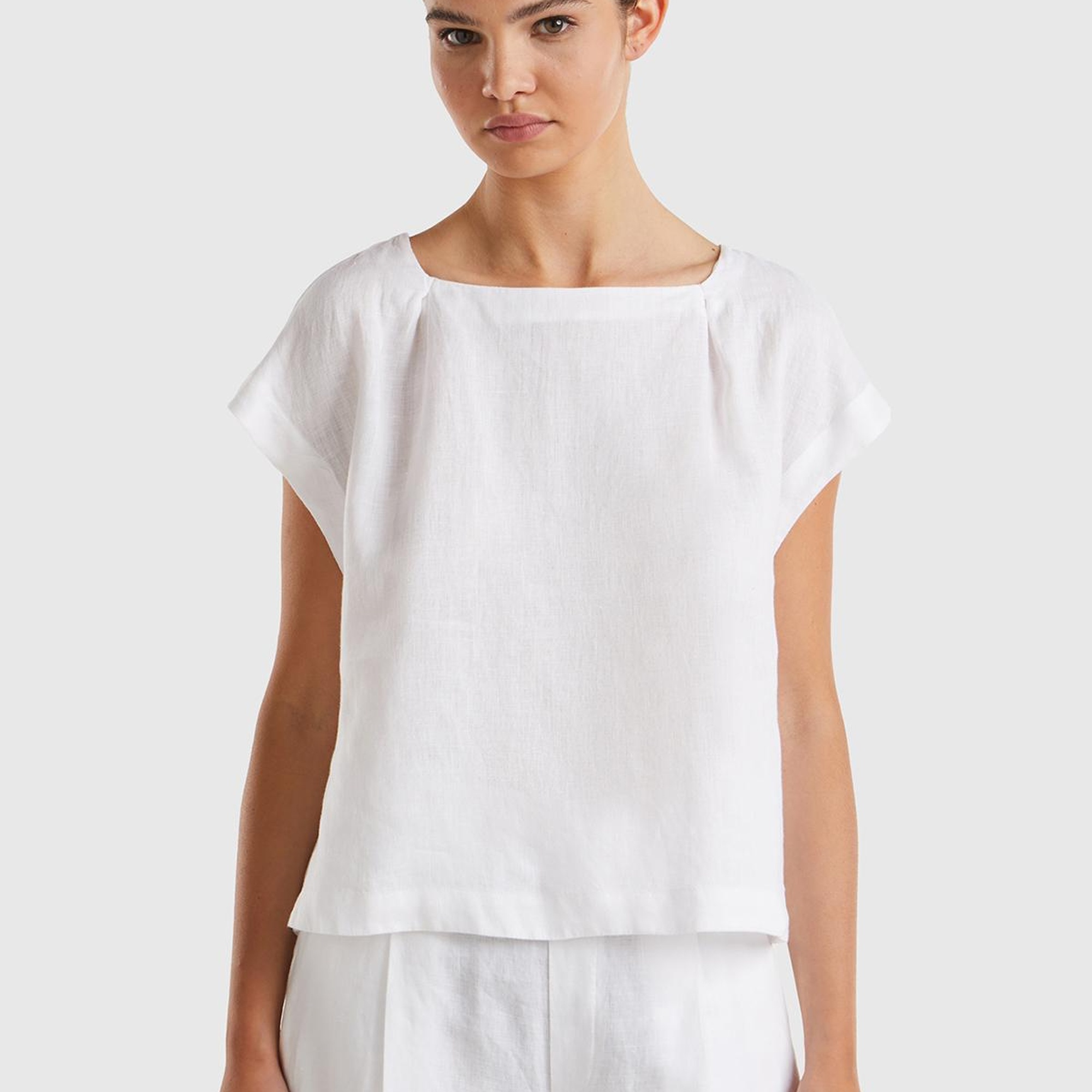 Kadın Beyaz %100 Keten Arkası Uzun Kayık Yaka Crop Bluz