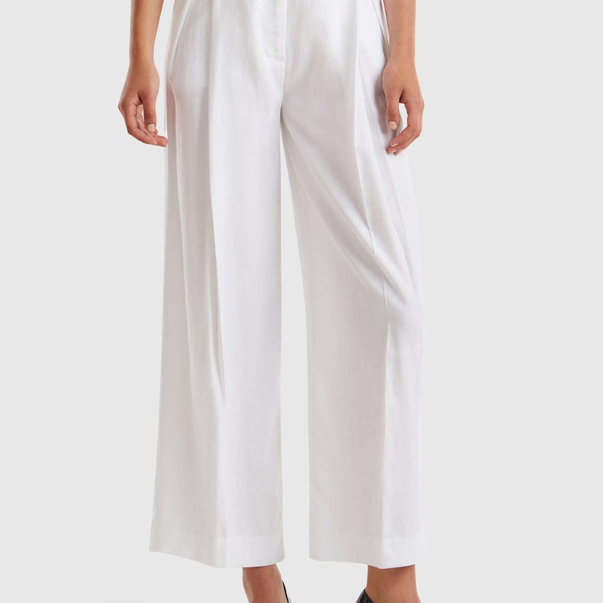 Kadın Beyaz Liyosel ve Keten Karışımlı Önü Pilili Pantolon