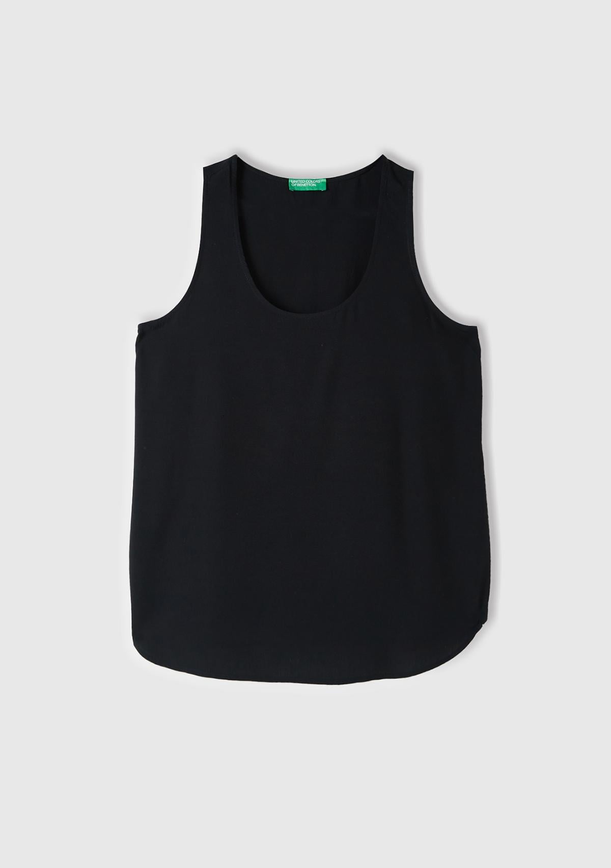  Kadın Siyah %100 Viskoz Dekoratif Dikişli Geniş Bisiklet Yaka Kolsuz Bluz