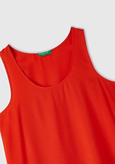  Kadın Nar Çiçeği %100 Viskoz Dekoratif Dikişli Geniş Bisiklet Yaka Kolsuz Bluz